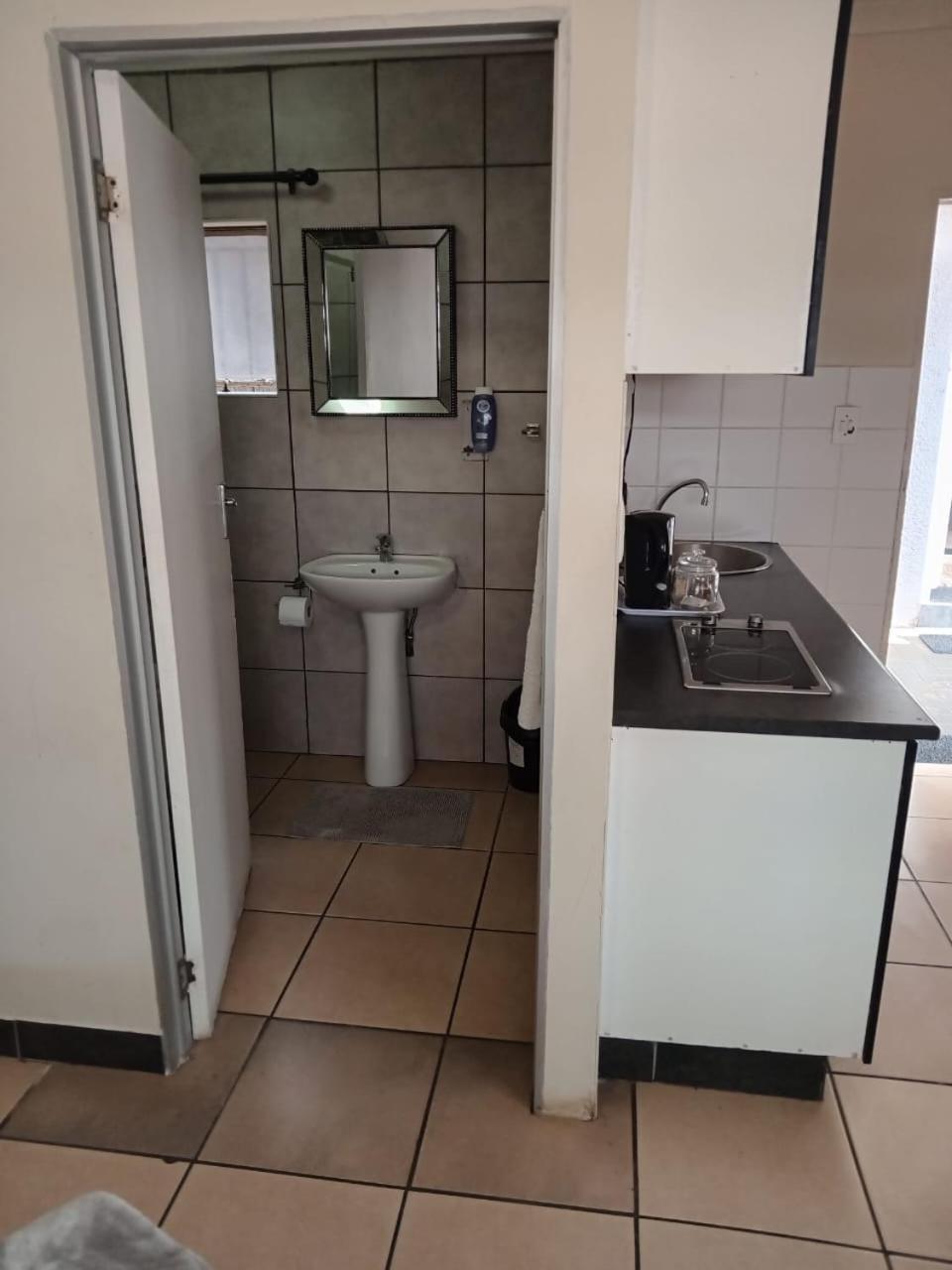 African Kingdom Guest House Boksburg Zewnętrze zdjęcie